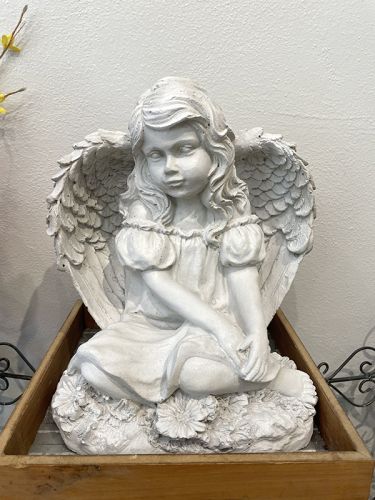 Angel Sitting #1096